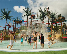Wet 'n' Wild Water World - Tourism Noosa 0