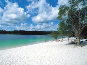 Lake McKenzie - Tourism Noosa 0