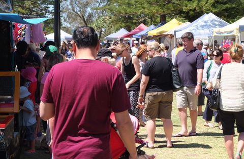 Broadbeach Beachfront Markets - Tourism Noosa 1
