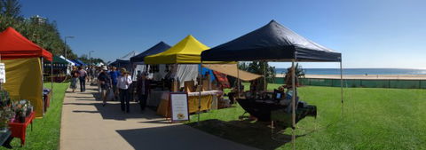 Broadbeach Beachfront Markets - Tourism Noosa 7