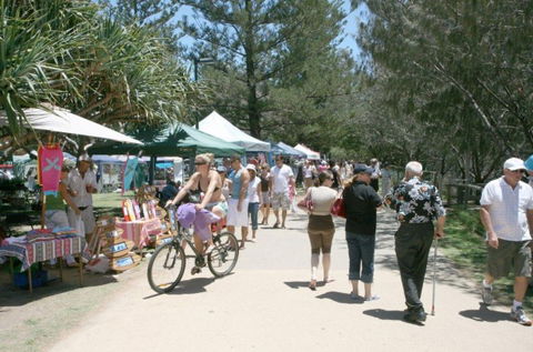 Coolangatta Beachfront Markets - Tourism Noosa 5