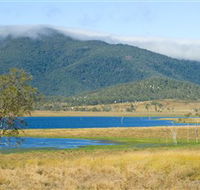 Lake Elphinstone - Tourism Noosa
