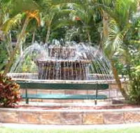 Bauer and Wiles Memorial Fountain - Tourism Noosa
