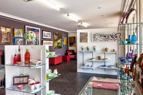 GIGS Art Gallery & Studios - Tourism Noosa 1