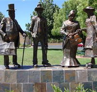 Dad Dave Mum and Mabel - Tourism Noosa