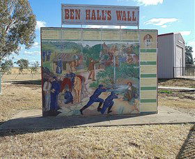 Ben Halls Wall - Tourism Noosa 0