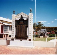 Gayndah War Memorial - Tourism Noosa
