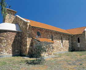 Holy Cross Church - Tourism Noosa 0