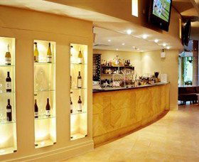 Finz Restaurant And Bar - Tourism Noosa 0