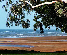 Beachfront Hotel - Tourism Noosa 0