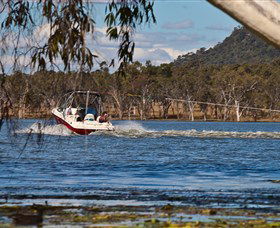 Lake Elphinstone - Tourism Noosa 1