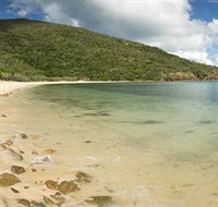 Connie Bay on Keswick Island - Tourism Noosa