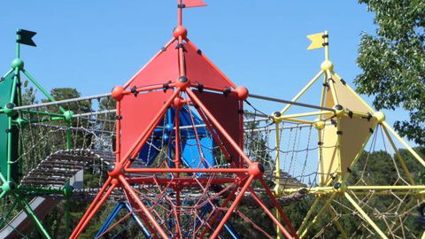 Fadden Pines Playground - Tourism Noosa 3