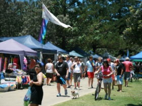 Broadbeach Art And Craft Markets - Tourism Noosa 0