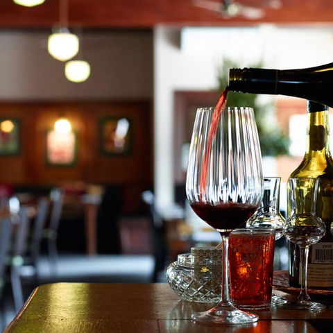 Farmers Arms Hotel & Art Suites Daylesford - Tourism Noosa 2