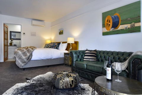 Farmers Arms Hotel & Art Suites Daylesford - Tourism Noosa 4