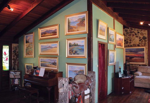 Rossiters’ Paintings - Tourism Noosa 2