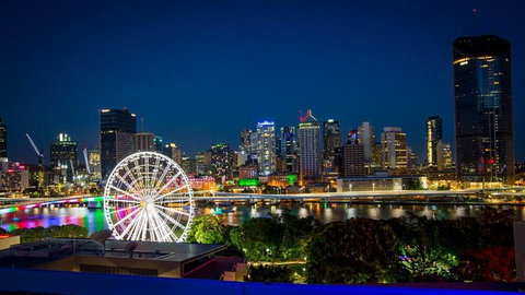 Green Cabs Brisbane Tours - Tourism Noosa 0