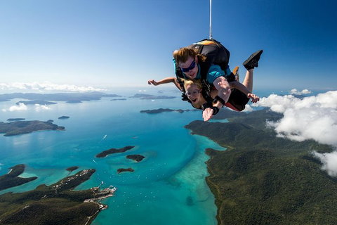 Airlie Beach Tandem Skydive - Tourism Noosa 7