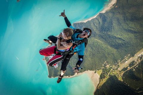 Airlie Beach Tandem Skydive - Tourism Noosa 6