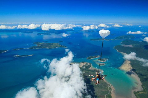 Airlie Beach Tandem Skydive - Tourism Noosa 2