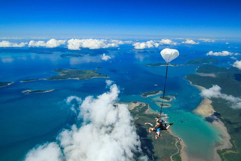 Airlie Beach Tandem Skydive - Tourism Noosa 4