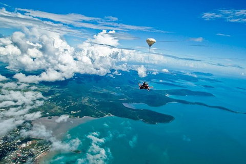 Airlie Beach Tandem Skydive - Tourism Noosa 5