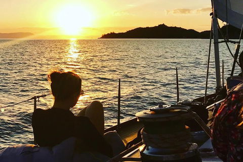 Magnetic Island Twilight Sailing Cruise - Tourism Noosa 1