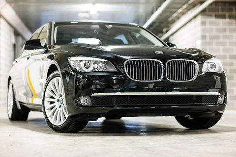 Family Sydney Airport Arrival Transfer - Tourism Noosa 2