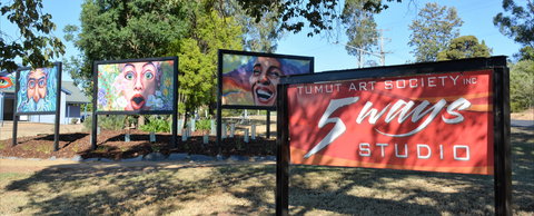 Tumut Art Society 5Ways Gallery - Tourism Noosa 0