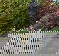 Alexander Cameron Statue - Tourism Noosa