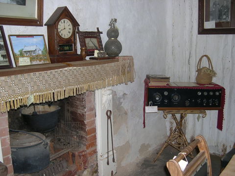 Early Settlers Cottage (Solly's Hut) - Tourism Noosa 1
