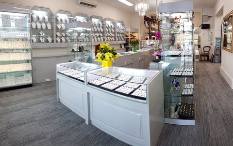 Alexa's Treasures - Tourism Noosa 0