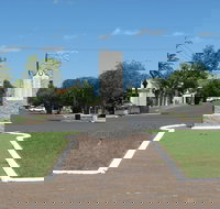 War Memorial and Heroes Avenue Roma - Tourism Noosa