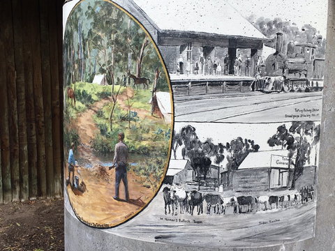 Tatong Tavern Water Tank - Tourism Noosa 1