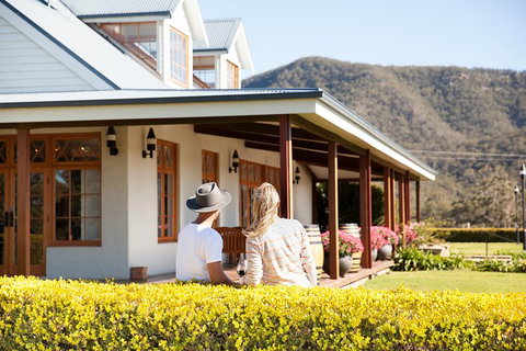 Audrey Wilkinson Vineyard: Picnic With Wine Masterclass Tasting - Tourism Noosa 2