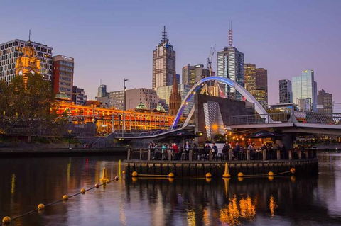 Melbourne Airport Transfers: Melbourne To Melbourne Airport MEL In Luxury Car - Tourism Noosa 6