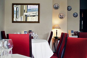 Le Petit Bourgeois - Tourism Noosa 0