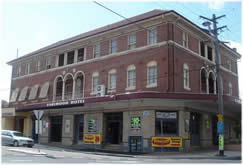 Earlwood Hotel - Tourism Noosa 0