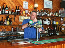 Oakbank Hotel - Tourism Noosa 0