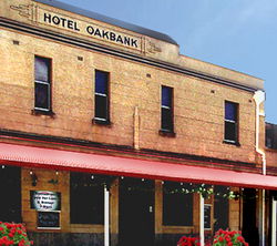 Oakbank Hotel - Tourism Noosa 2