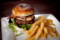 Cross Keys Hotel - Tourism Noosa 3