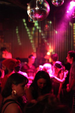 The Lounge - Tourism Noosa 3