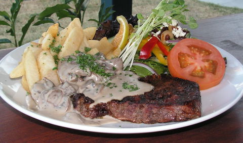Fairways Tavern - Tourism Noosa 1