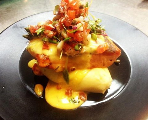 Red Rock Waterfront Bar & Grill - Tourism Noosa 4