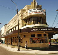 Robin Hood Hotel - Tourism Noosa