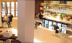 Albion Place Hotel - Tourism Noosa 0