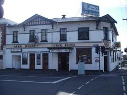 The Royal Oak - Tourism Noosa 0