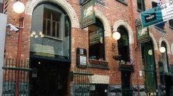 Pugg Mahones Irish Pub - Tourism Noosa 0