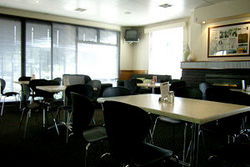 Riverview Hotel & Kains Bar & Restaurant - Tourism Noosa 2